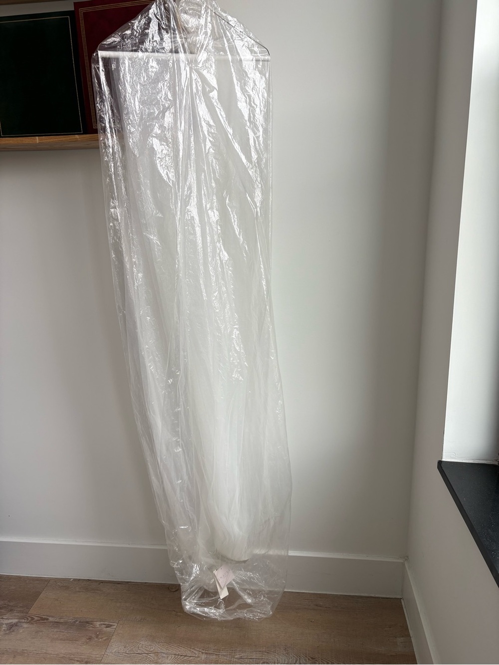 Anthropologie BHLDN Magdelena Cathedral Veil
- Elegant Long Tulle Veil - Picture 7 of 7
